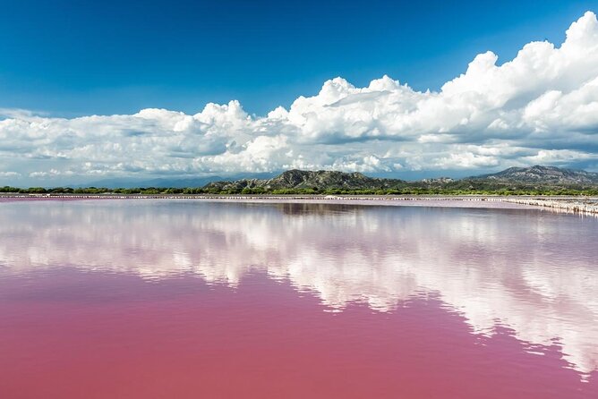 Récolte du Sel au Lac Rose